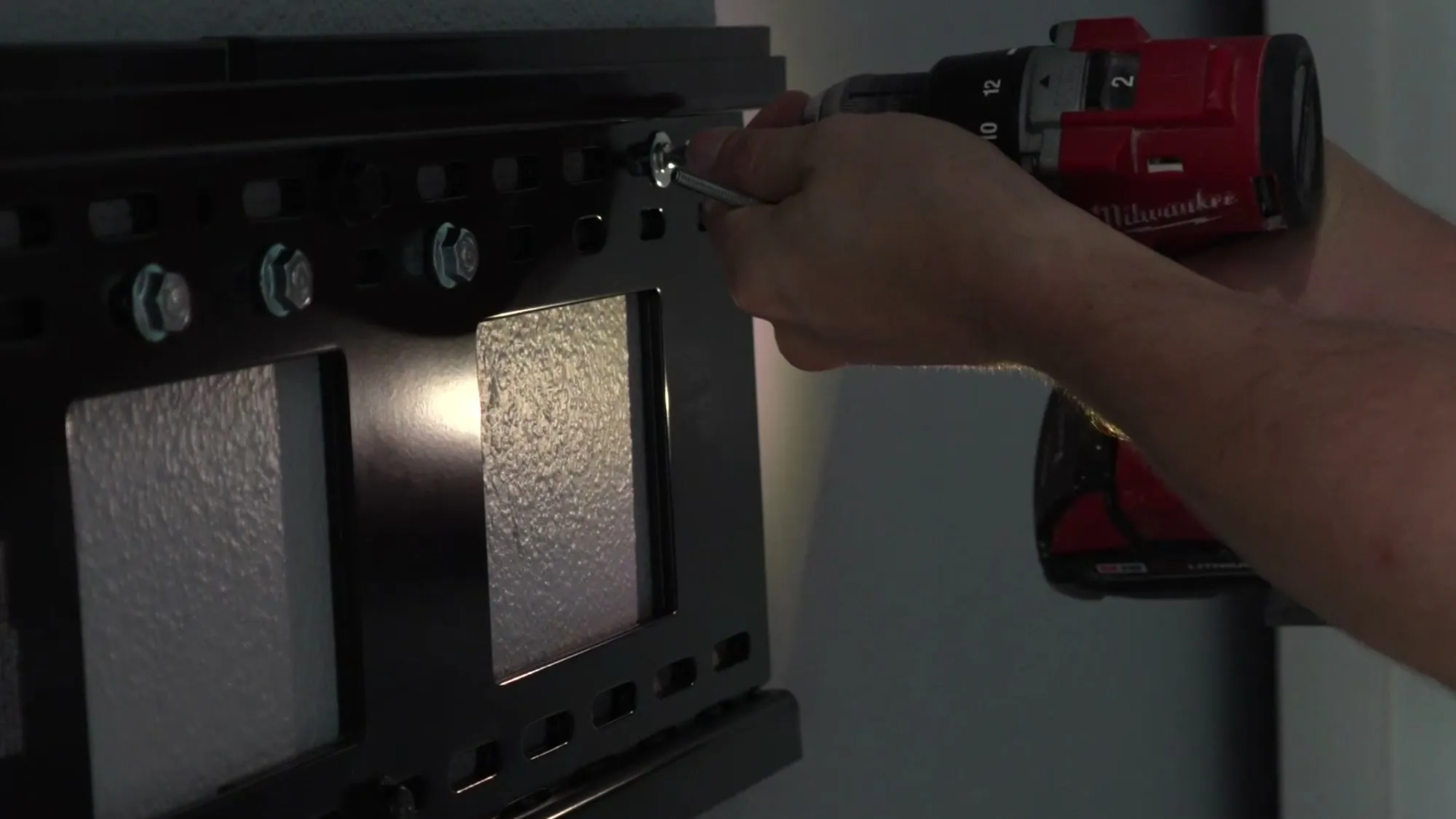 Wall plate being fixed to the wall with an impact driver